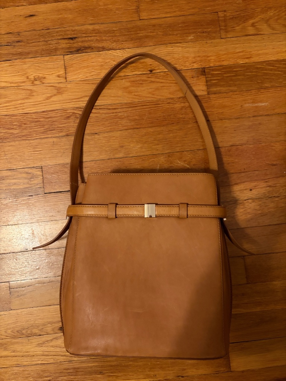Leather Shoulder Bag in Tan - Classic Women’s Tote